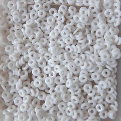 5 Gramm  O-beads weiß opak, böhmische Glasperlen, Mini Ringe