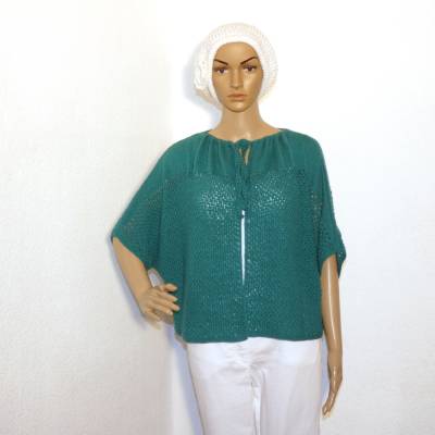 Handgestrickte Damen-Jacke in der Farbe Jade.