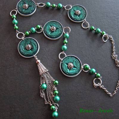 Upcycling Bettelkette lang grün silberfarben mit Quaste & Perlen – Unikat Kette