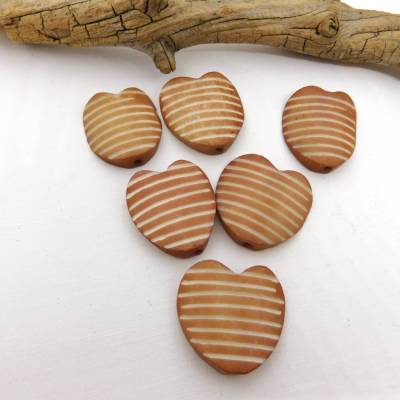 6 braune Knochenperlen in Herz-Form ca. 25x26x4mm - handgemachte Bein-Perlen