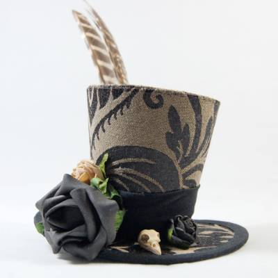 Mini-Hütchen - Gothic Fascinator Resin-Vogelschädel Rosen Federn Brokat