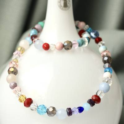 Bunte Kette Perlenkette personalisierter Bohoschmuck Festivalschmuck mit Rosenquarz Jade Glas
