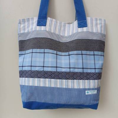 Einkaufstasche in Patchwork aus Oberhemden in Blau-Hellblau