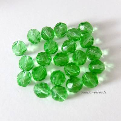 30 Glasschliffperlen 8 mm - hellgrün