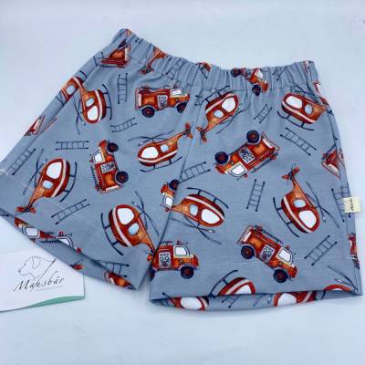 Kindershorts aus Jersey – Größe 98 / 104 – Hellgrau mit Feuerwehreinsatz