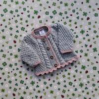 Strickjacke hellgrau rosa  Trachtenjacke Pullover  Babyjacke gestrickt Taufkleidung Taufe Taufgeschenk Babyparty