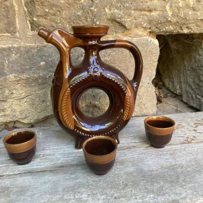 4 tlg. Schnaps Set Flasche und 3 Becher Keramik Vintage 60er 70er Jahre Bulgarien
