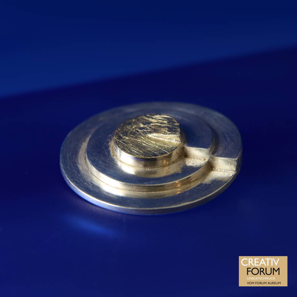 Brosche Abstufungen Unikat aus 935 Silber mit Feingoldbelötung – Handgefertigter Ansteckschmuck Bild 3