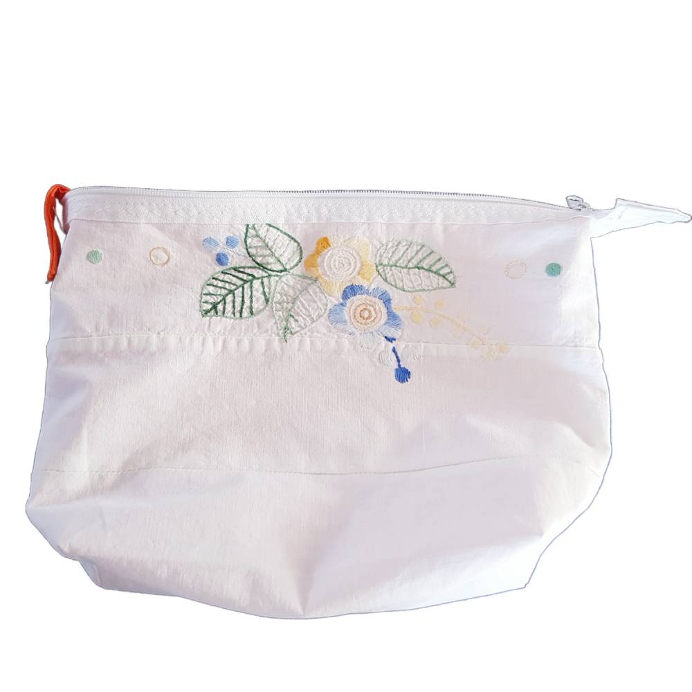 Handgestickte Kosmetiktasche aus Vintage Baumwolle – Unikat für Schminke & Hygieneartikel Bild 4