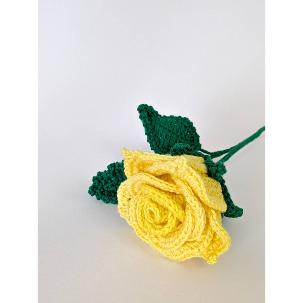 Gehäkelte Rose in Gelb | langlebige Blume aus Wolle | handgemachte Deko & Geschenkidee Bild 6