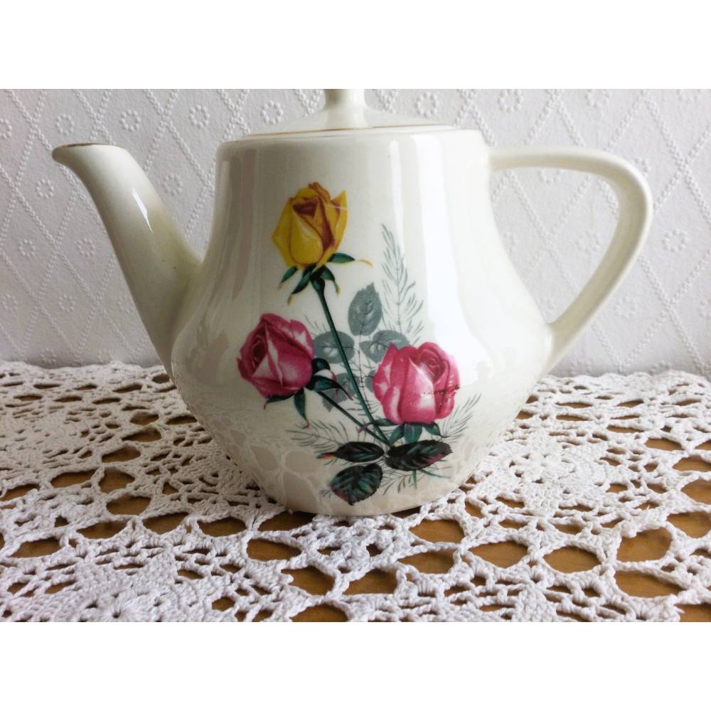 Vintage Teekanne mit Rosen-Dekor aus den 50er/60er Jahren