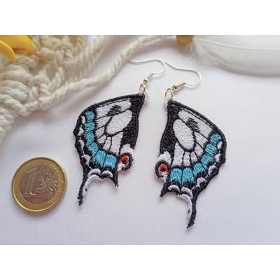 Ohrringe Schmetterlings Flügel gestickt, Blau, weiß, schwarz, Spitzenohrringe Sommerschmuck