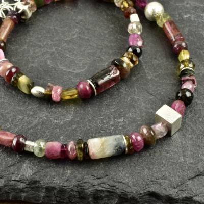  Zarte bunte wilde Turmalinkette mit 925er Silber Turmalin multicolor Rechtecke Kugeln Linsen grün pink Hochzeitstag