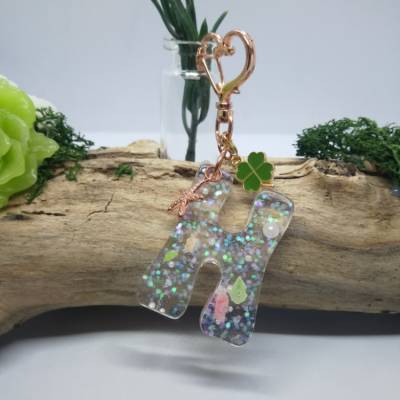 Handgemachte Epoxidharz Buchstaben Schlüsselanhänger mit Rosen & roségoldenem Herzkarabiner – Unikat A-Z