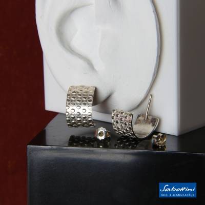 Ohrschmuck:  "Gewölbt/Genoppt"