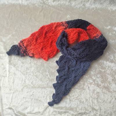 Handgestrickter Merino Schal mit Zopf- und Lochmuster – Unikat in Blau-Rot