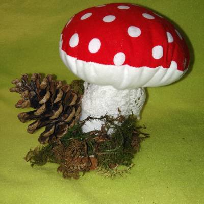 Pilz auf Astscheibe, Fliegenpilz, Deco, Baumwollstoff, Herbstdekoration, Jahreszeitentisch, ca. 11 cm