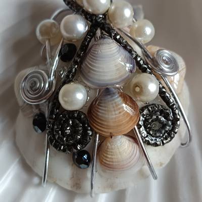 Kette maritim Jakobsmuschel mit Aluminium Draht, Perlen und Swarovski Steinen Edelstahlkette