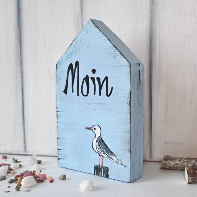 Handbemaltes Holzhaus Moin mit Möwe – Maritime Wohndeko, Holzhaus Deko Unikat, 12 x 7 x 2 cm
