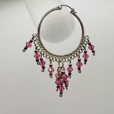 Vintage Ohrringe Creolen, Metalldraht und Kunststoffperlen in rosa,