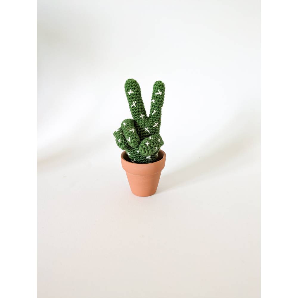 Kaktushand gehäkelt | Lustige Geschenkidee | Statement Deko | Geschenk für Kollegen | Büro-Geschenk Bild 2