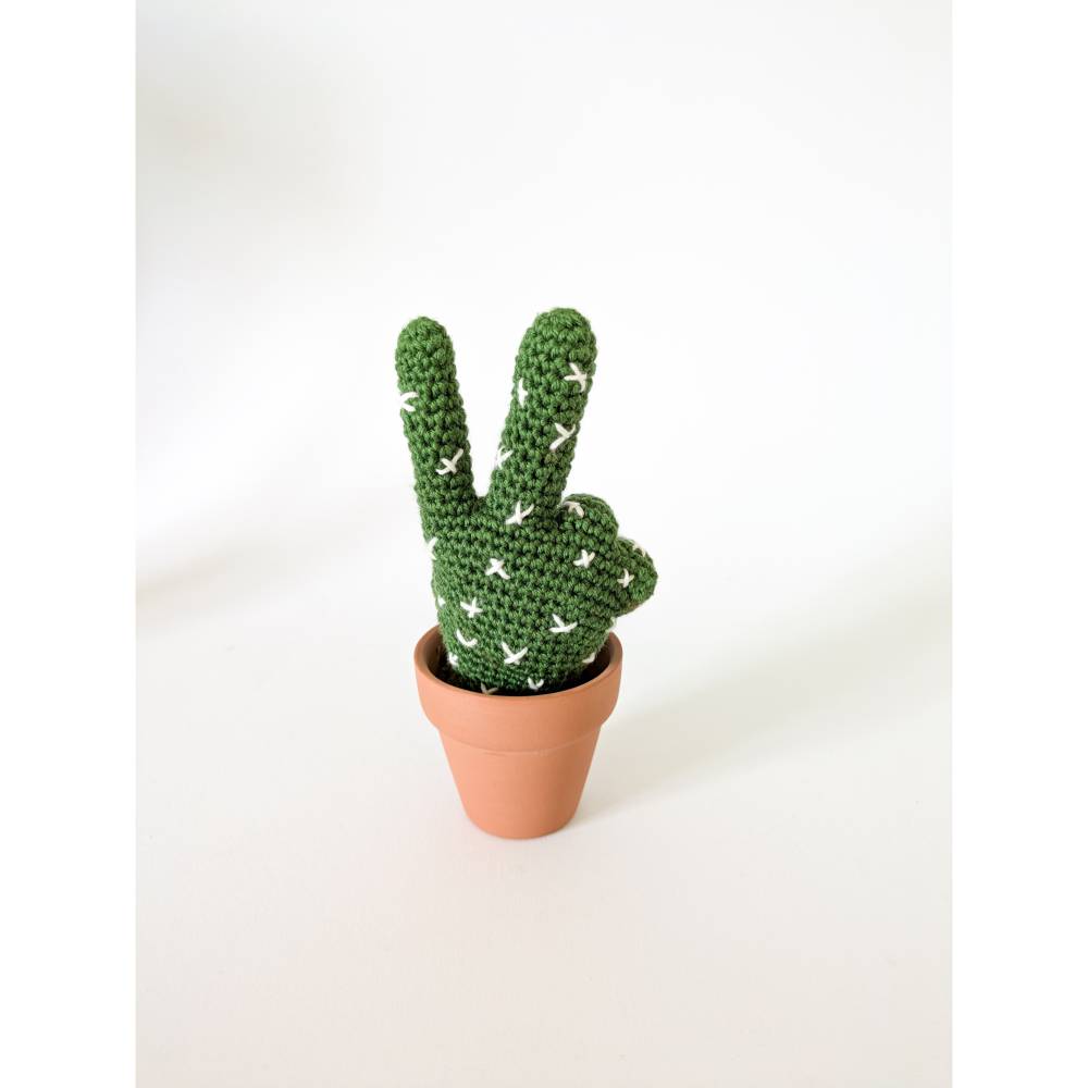 Kaktushand gehäkelt | Lustige Geschenkidee | Statement Deko | Geschenk für Kollegen | Büro-Geschenk Bild 3