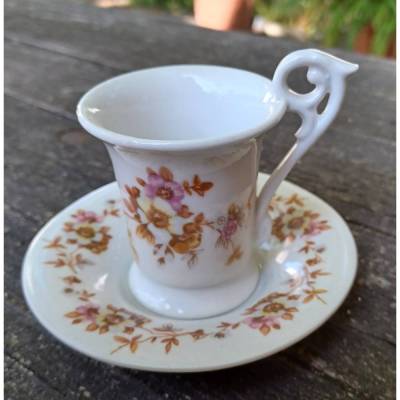 Mocca-Tasse von Kahla – Porzellanmanufaktur, leichte Gebrauchsspuren, H = 7 cm, Teller D = 10 cm