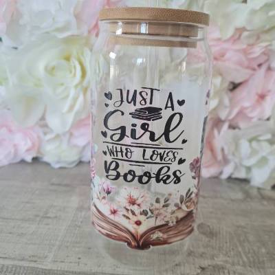 Trinkglas mit Bambusdeckel und Glasstrohhalm Booklover 470 ml