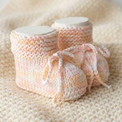 Babyschuhe gestrickt – Taufschuhe & Strickschuhe pastell, handgestrickt, Geschenk zur Geburt, Sohle 9,5 cm, 1-3 Monate