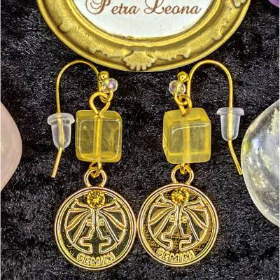 Kleine Sternzeichen-Ohrringe ZWILLINGE mit FLUORIT GELB Geburtsstein 3. Dekade Boho Edelstein Horoskop Astro Schmuck gf.
