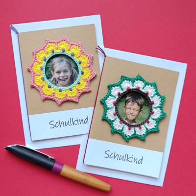 Glückwunschkarte Geldgeschenk Schulanfang mit Schulkind-Foto hübsch eingerahmt mit Häkelei mit Wunschtext