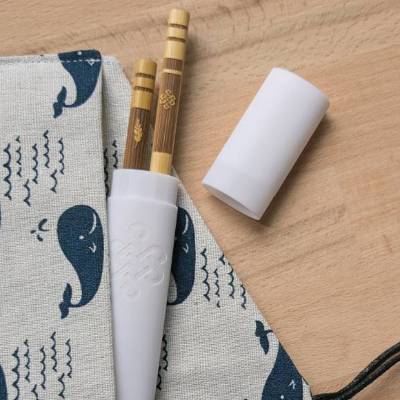 Essstäbchen personalisiert mit Etui – Geschenk für sie und ihn, Sushi Stäbchen mit Motiv, Japan Geschenk für die Küche