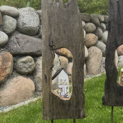 Handgemachte Garten Deko: Maritime Treibholz-Gartenstecker aus Holz – Kleine Deko Häuser für draußen