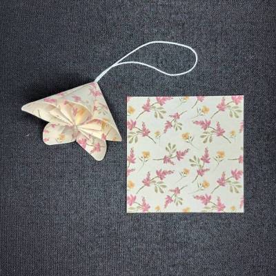 Motivpapier Glockenblumen aus Papier – Origamipapier Blumen rosa & gelb, 60 Blatt, 6,6cm x 6,6cm
