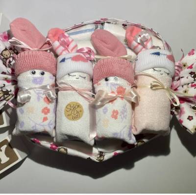 Windeltorte: 4 Windelbabys im Tuch  für Mädchen, Babygeschenk