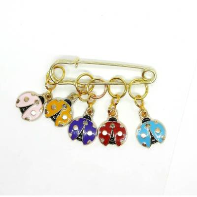 Maschenmarkierer Marienkäfer Set – 5 bunte Marker mit Stilllege Nadel für Strickprojekte