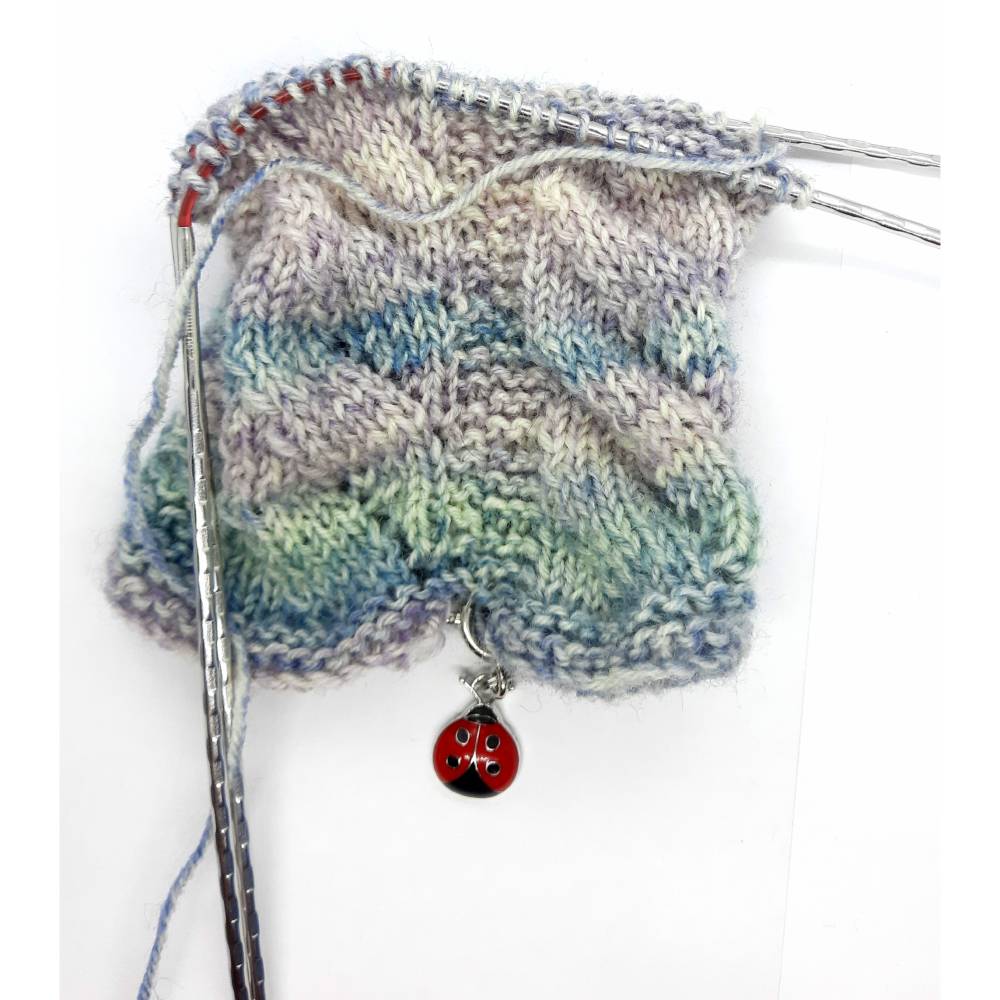 Maschenmarkierer Marienkäfer Set – 5 bunte Marker mit Stilllege Nadel für Strickprojekte Bild 2