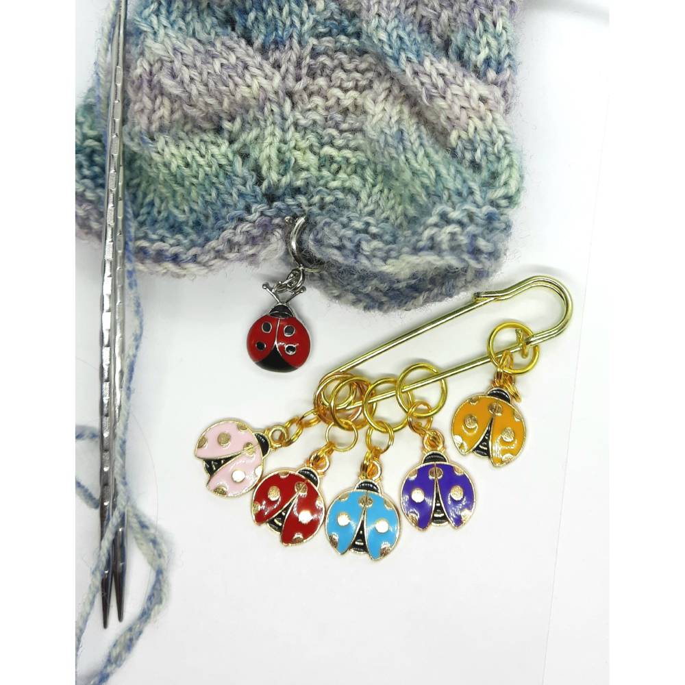 Maschenmarkierer Marienkäfer Set – 5 bunte Marker mit Stilllege Nadel für Strickprojekte Bild 3