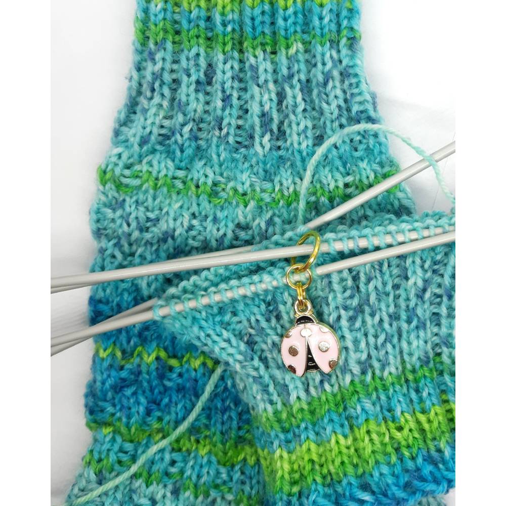 Maschenmarkierer Marienkäfer Set – 5 bunte Marker mit Stilllege Nadel für Strickprojekte Bild 5