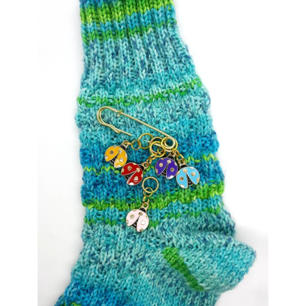 Maschenmarkierer Marienkäfer Set – 5 bunte Marker mit Stilllege Nadel für Strickprojekte Bild 6