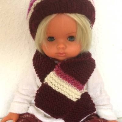 Puppenmütze und Schal im Set in weinrot, beige und pink handgestrickt von Hobbyhaus
