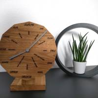 schwäbische Uhr aus Eichenholz mit Standfuß, 20 cm
