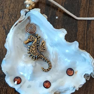Kette maritim Auster mit Seepferdchen und Swarovski Steinen
