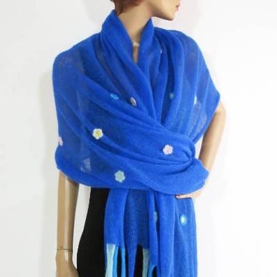 Blaue Stola aus Kid-Mohair und Alpaka mit Fransen und Blumen-Dekor, gestrickter Damen Schal zum Sommerkleid