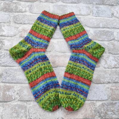 Handgestrickte Socken Größe 40/ 41 in Grün gestreift
