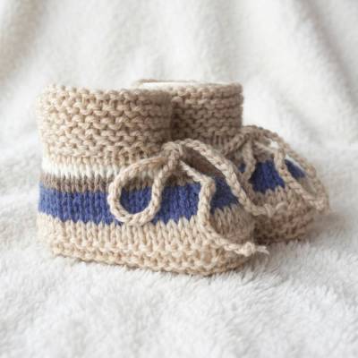 Babyschuhe gestrickt aus Baby Alpaka Wolle – warme Strickschuhe in beige, creme, blau, braun – Handarbeit 3-6 Monate