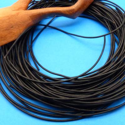 dünnes Lederband, schwarz, rund, 1,3 mm, Meterware, Schmuckherstellung, Makramee