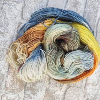 Sockenwolle handgefärbt 100 Gramm / 420 meter blau gelb orange