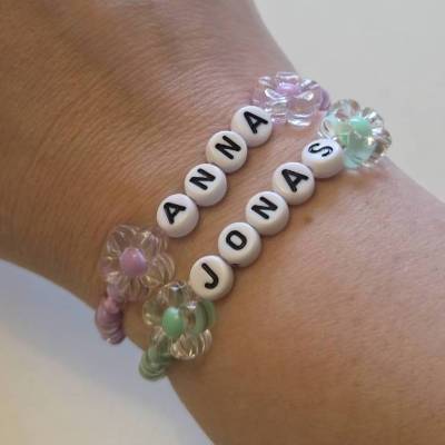 Kinderarmband mit Name und Blume / Perlenarmband für Kinder