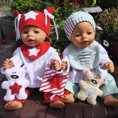 Stickdatei Puppenkleidung für Baby Puppe 43cm – Set: Halstuch, Mütze, Teddy, Schnullertuch, Sabberlatz – Design by Jasmina